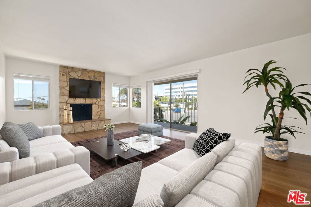 5804 S Kings Road Property Photo