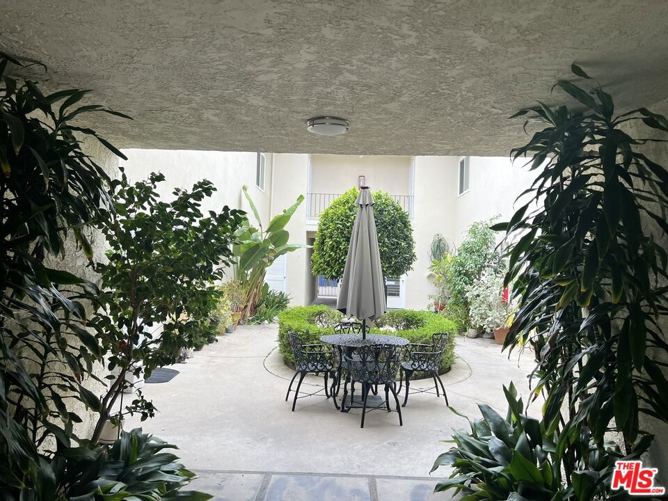 4300 Tujunga Avenue Property Photo 4
