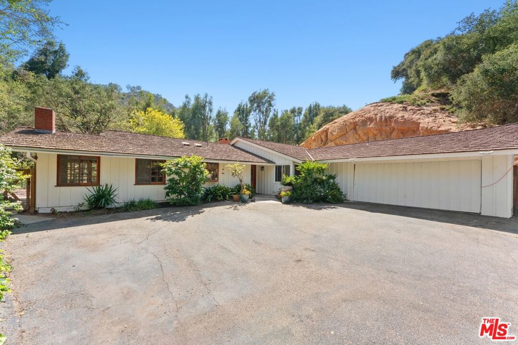 1809 Melhill Way Property Photo 4