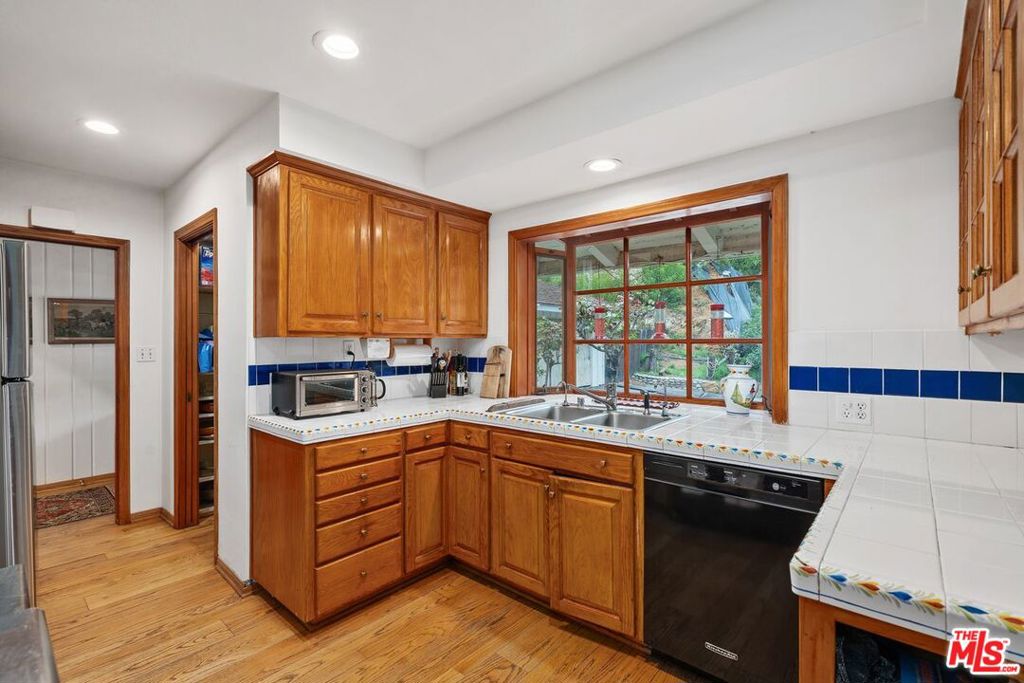 1809 Melhill Way Property Photo 12