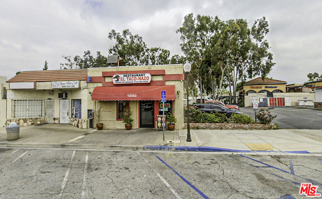 14341 Ramona Boulevard Property Photo 4