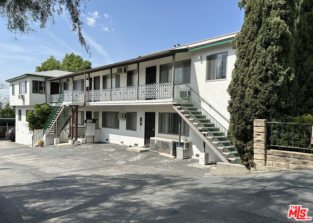 10237 Commerce Avenue Property Photo 3