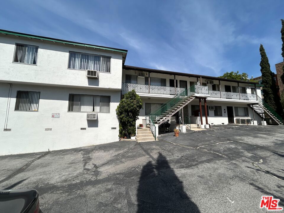 10237 Commerce Avenue Property Photo 4