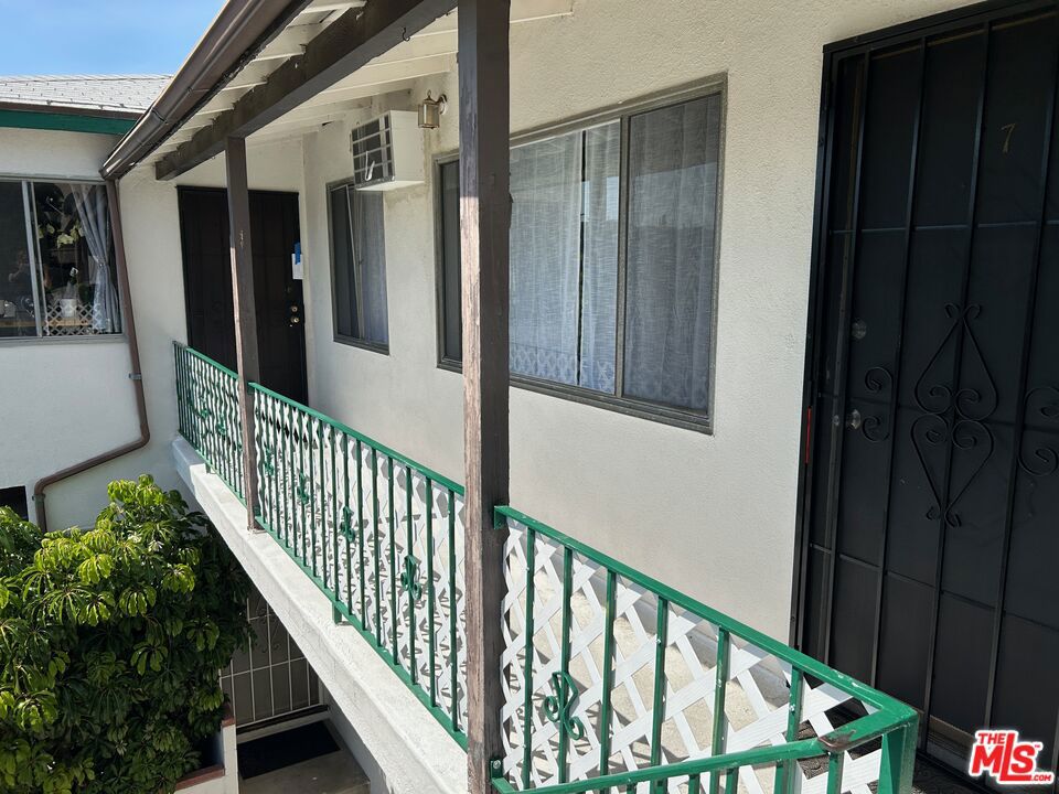 10237 Commerce Avenue Property Photo 5