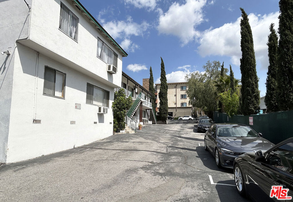 10237 Commerce Avenue Property Photo 7