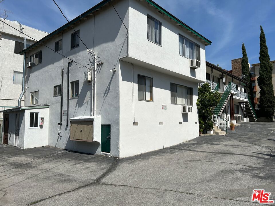 10237 Commerce Avenue Property Photo 8