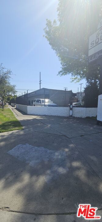 5500 S Western Avenue Property Photo 3