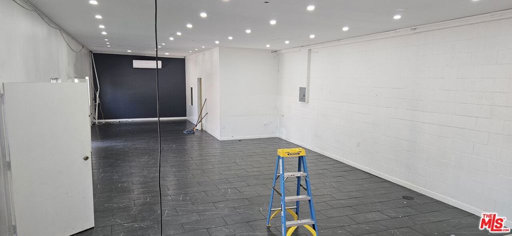 5500 S Western Avenue Property Photo 4