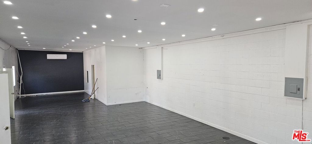 5500 S Western Avenue Property Photo 5