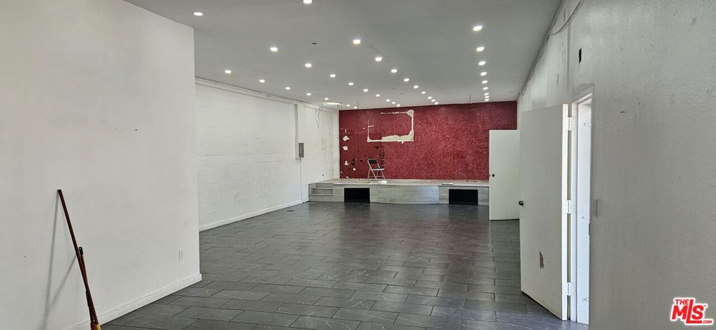 5500 S Western Avenue Property Photo 6