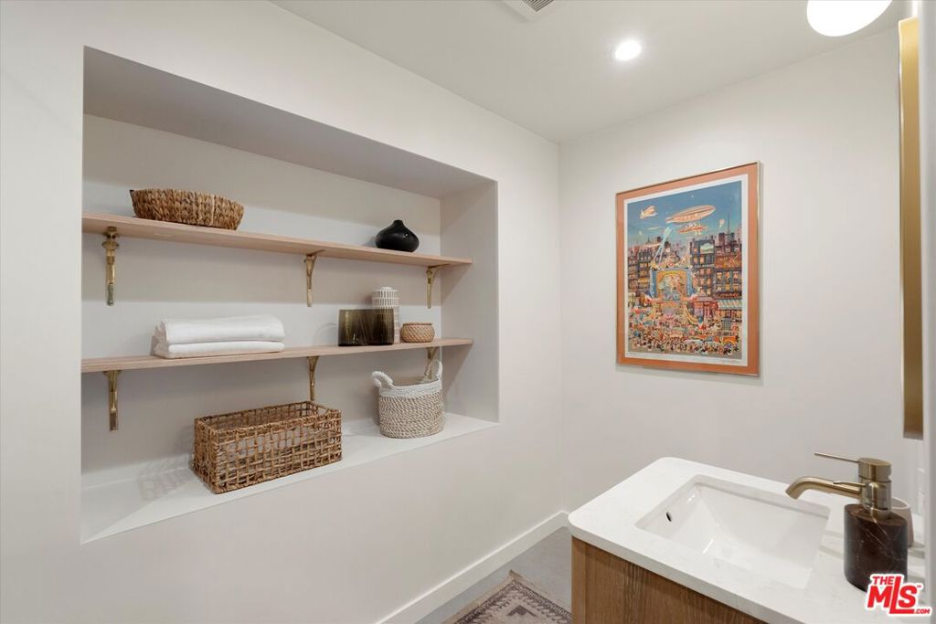3404 Glenalbyn Drive Property Photo 8