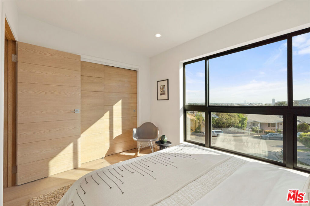 3404 Glenalbyn Drive Property Photo 11
