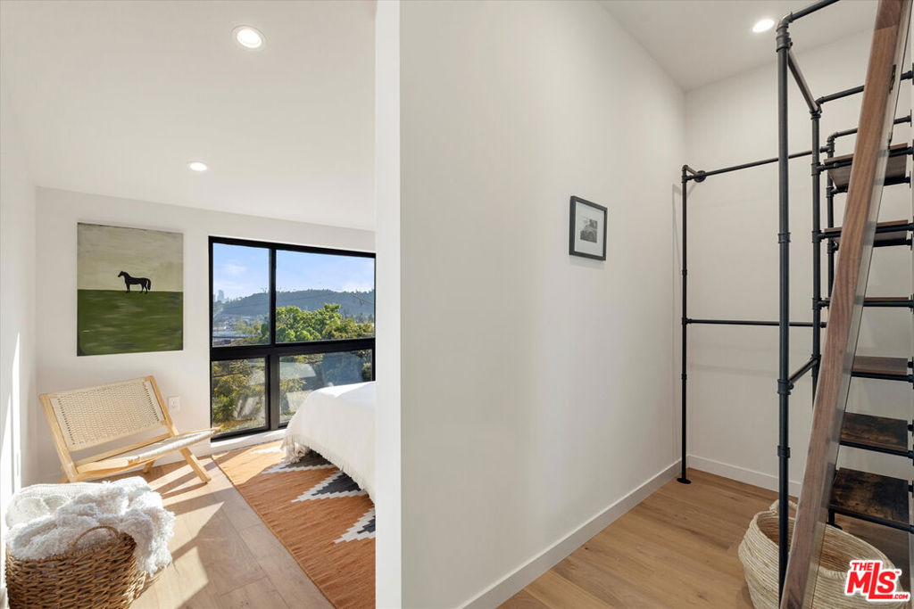 3404 Glenalbyn Drive Property Photo 24