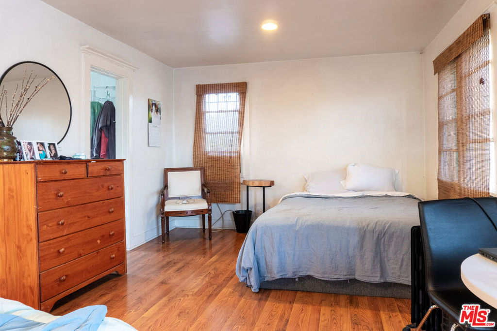 2613 S Robertson Boulevard Property Photo 1