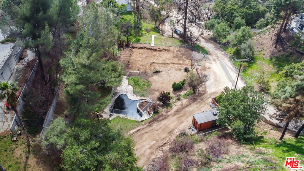 1611 Woodglen Lane Property Photo 3