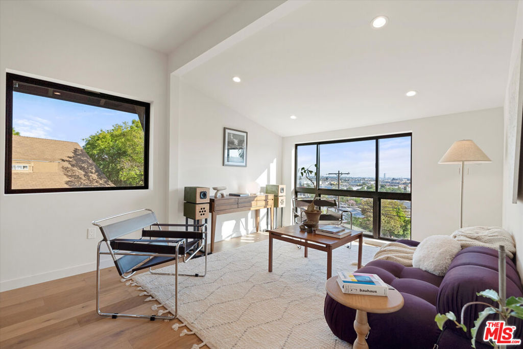 3404 Glenalbyn Drive Property Photo 28