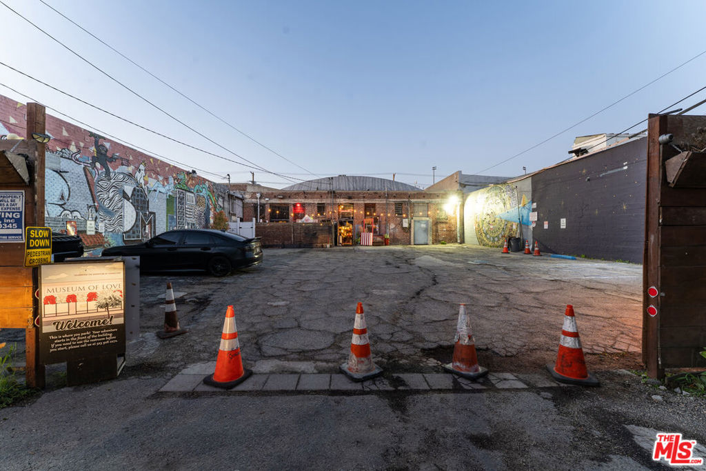 4318 Melrose Avenue Property Photo 8