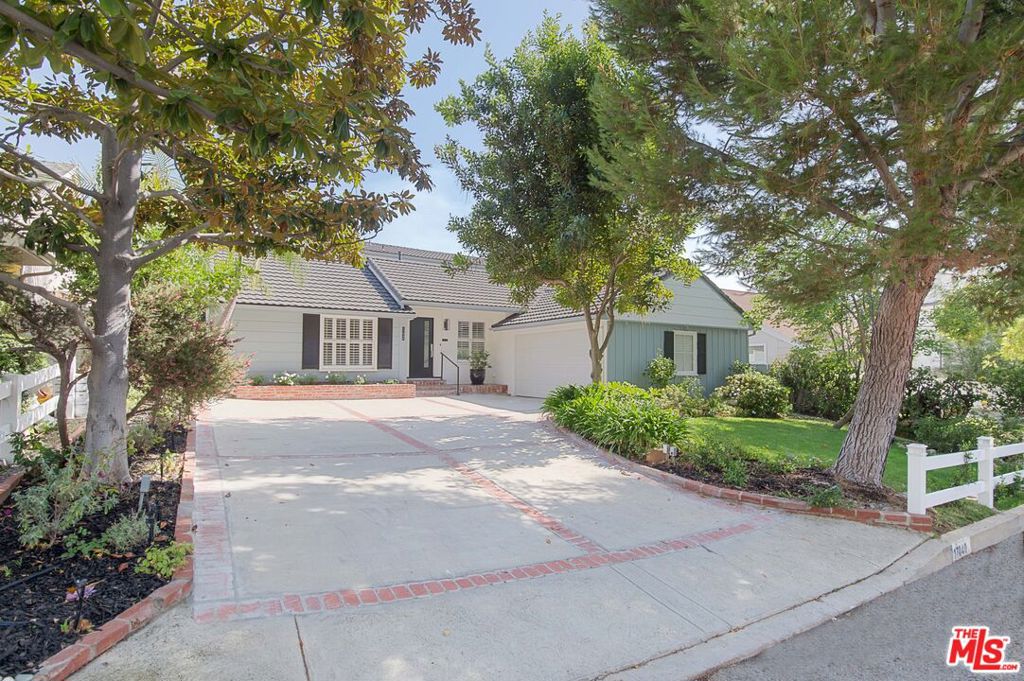 17040 Livorno Drive Property Photo 5
