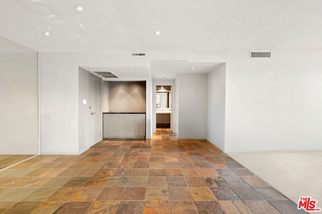 8787 Shoreham Drive 503 Property Photo 12