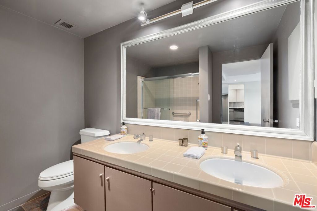 8787 Shoreham Drive 503 Property Photo 17