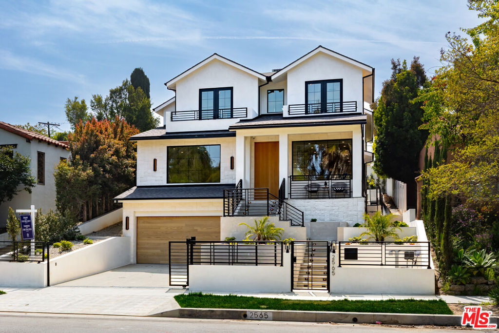 2565 Patricia Avenue Property Photo 1