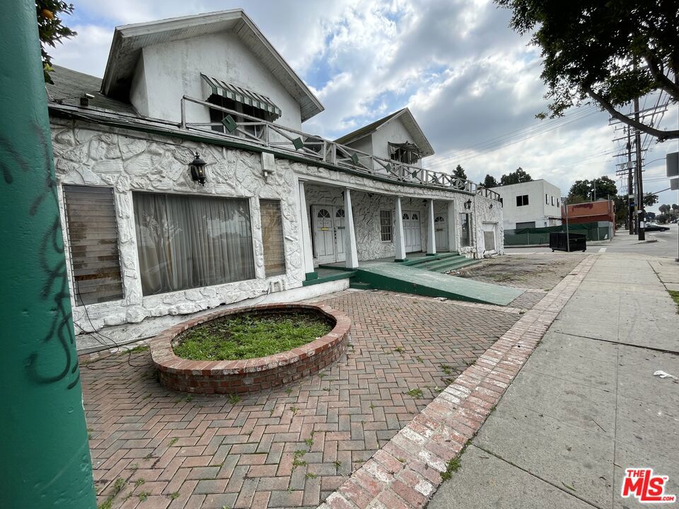 9920 S Central Avenue Property Photo 1