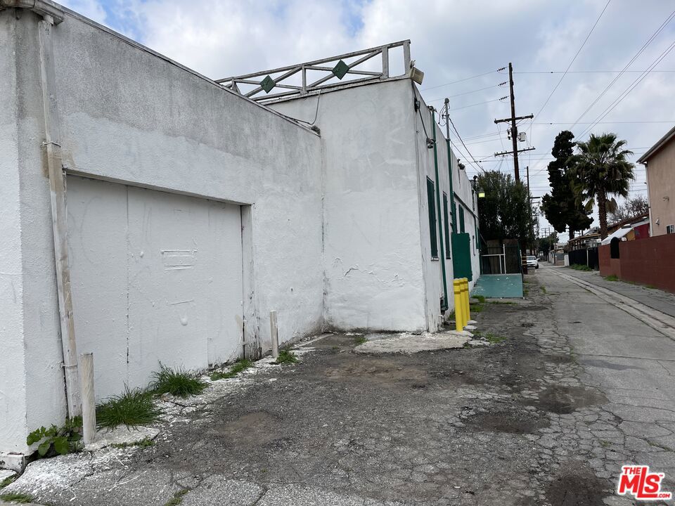 9920 S Central Avenue Property Photo 3