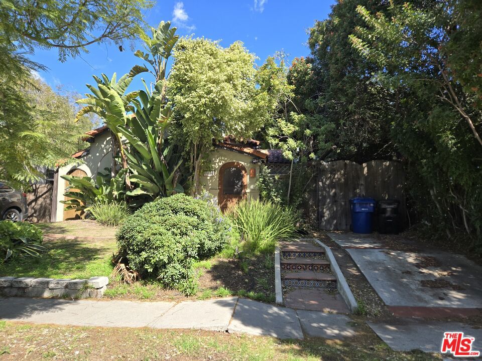 9015 Beverlywood Street Property Photo 2
