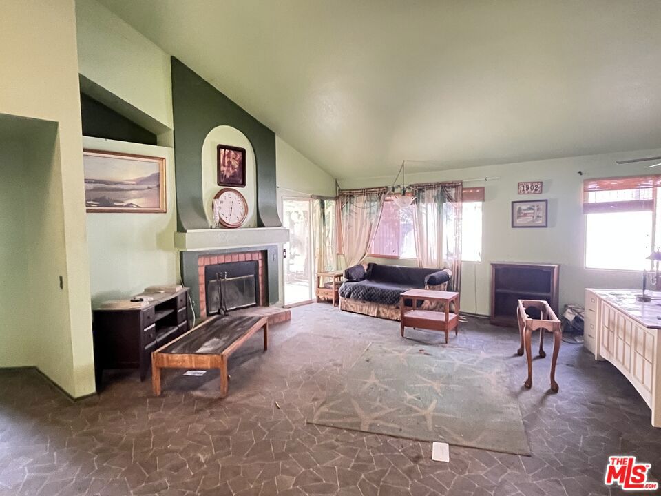 941 Kensington Drive Property Photo 10