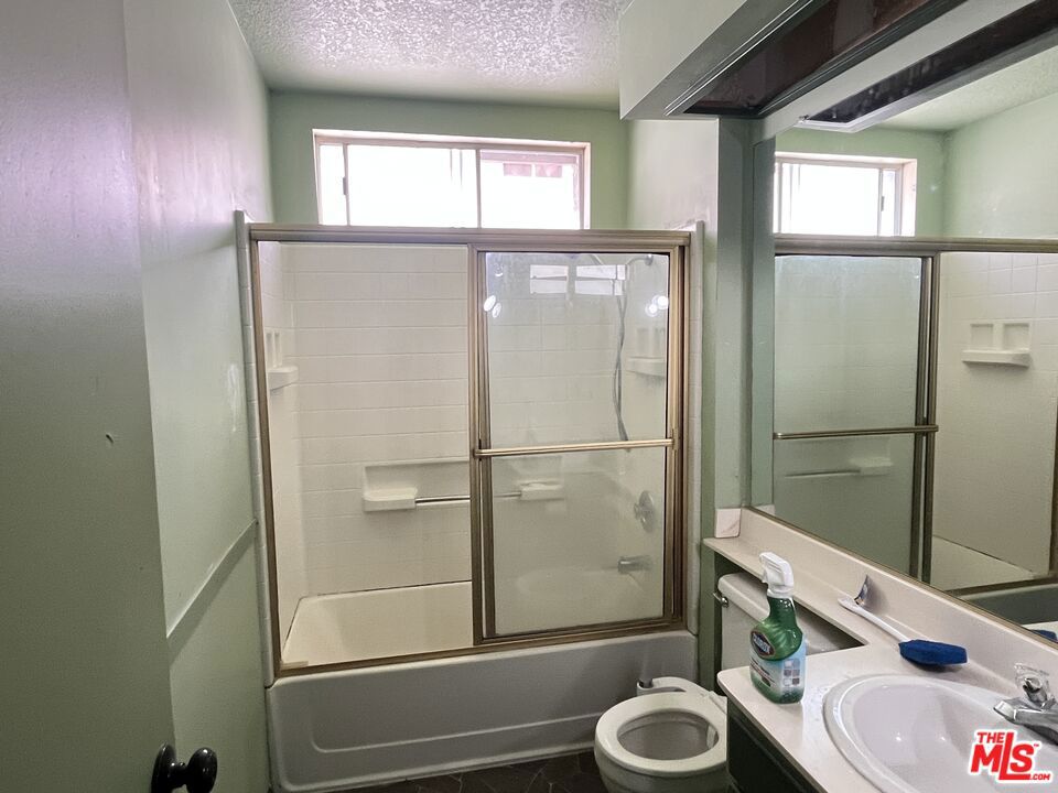 941 Kensington Drive Property Photo 17