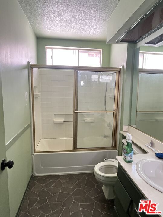 941 Kensington Drive Property Photo 18