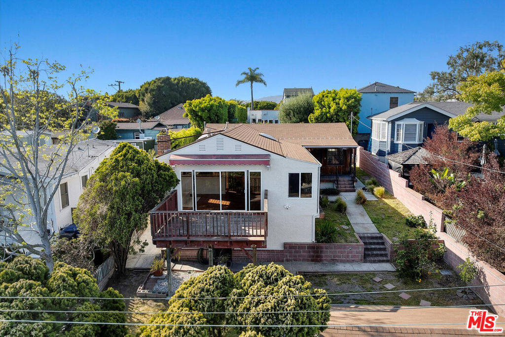 711 Pier Avenue Property Photo 1