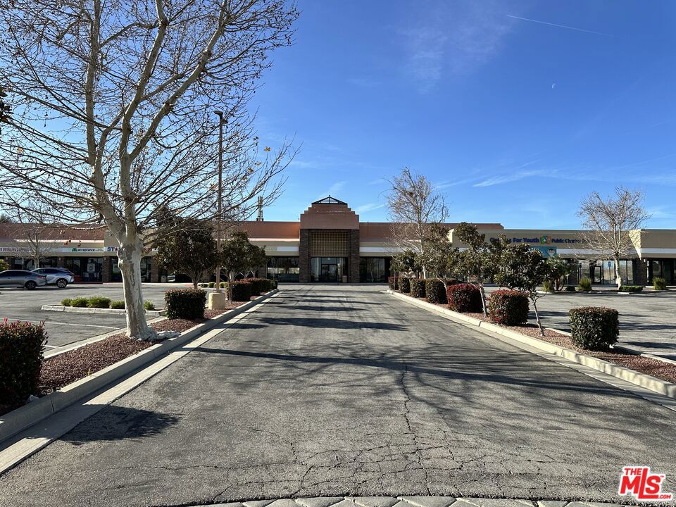 2042 E Palmdale Boulevard Property Photo