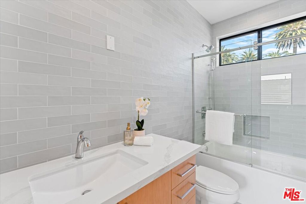 2108 Barry Avenue Property Photo 43
