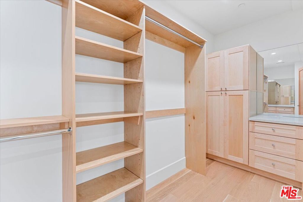 2108 Barry Avenue Property Photo 47