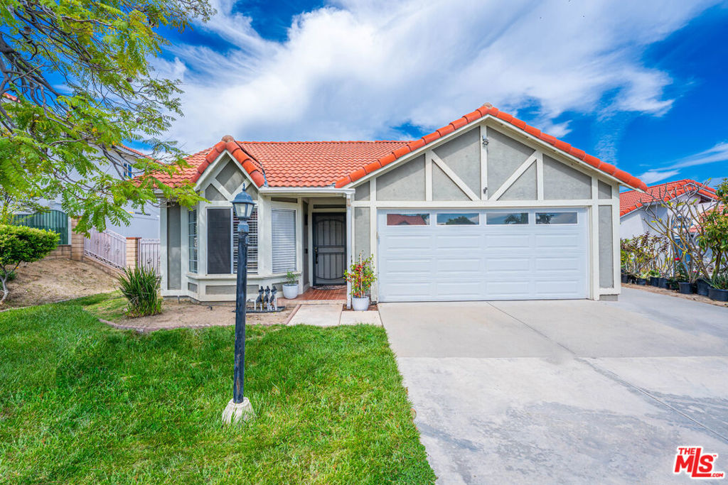 23169 Claystone Avenue Property Photo 3