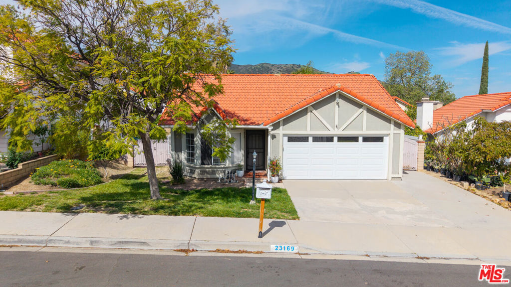 23169 Claystone Avenue Property Photo 6