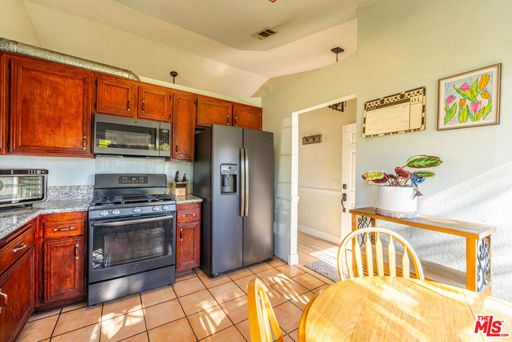 23169 Claystone Avenue Property Photo 24
