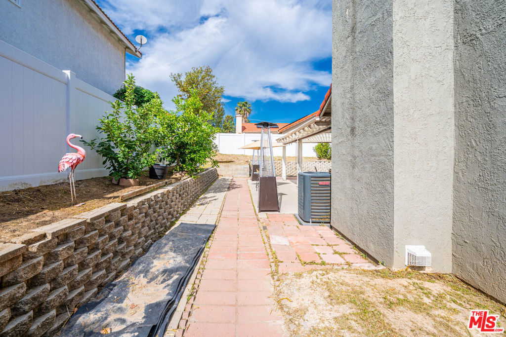 23169 Claystone Avenue Property Photo 31