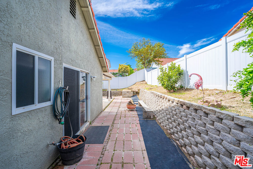 23169 Claystone Avenue Property Photo 41
