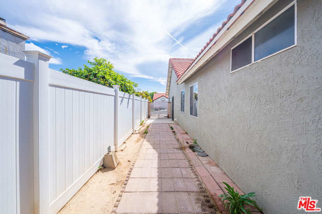 23169 Claystone Avenue Property Photo 42