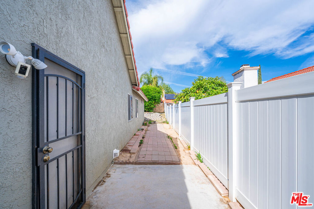 23169 Claystone Avenue Property Photo 43