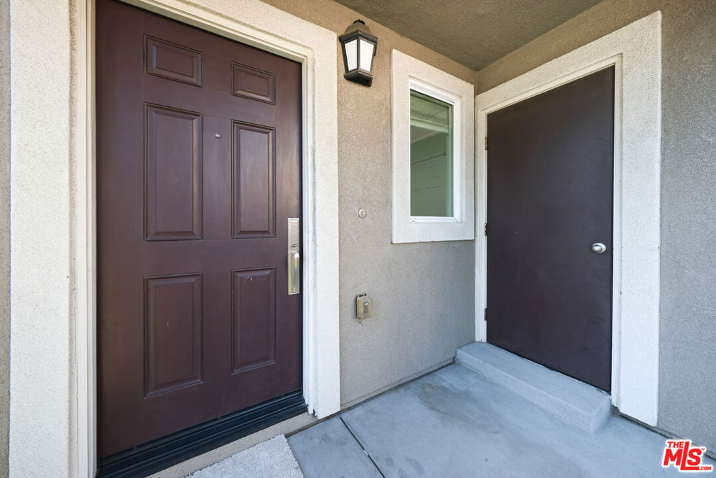 14661 Sherman Way Property Photo 6
