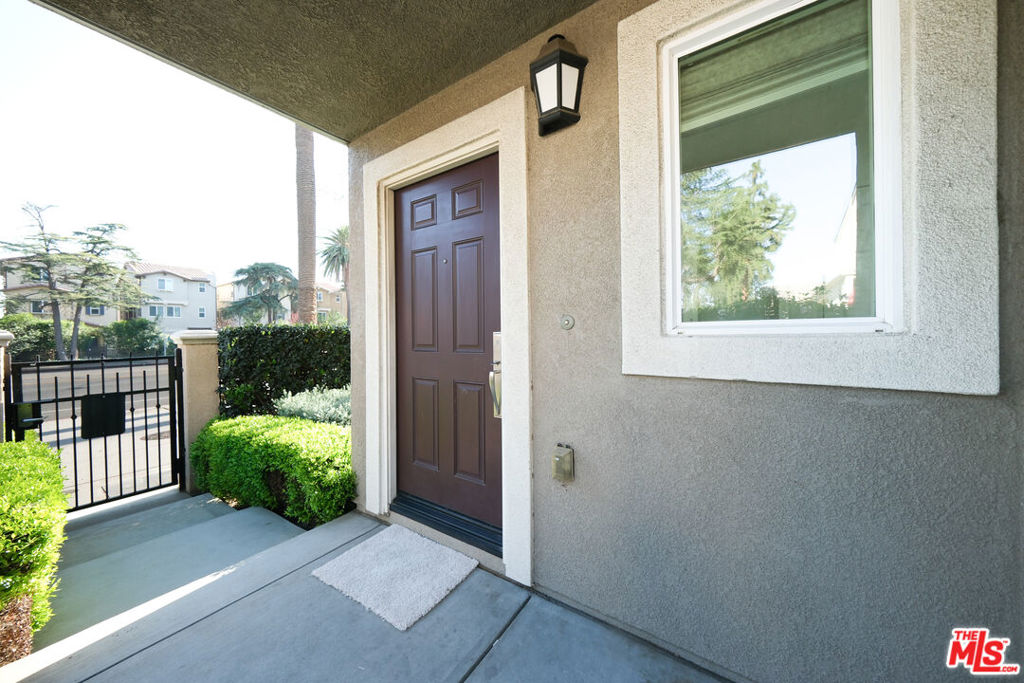 14661 Sherman Way Property Photo 8