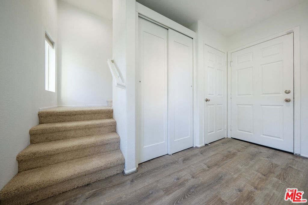 14661 Sherman Way Property Photo 10