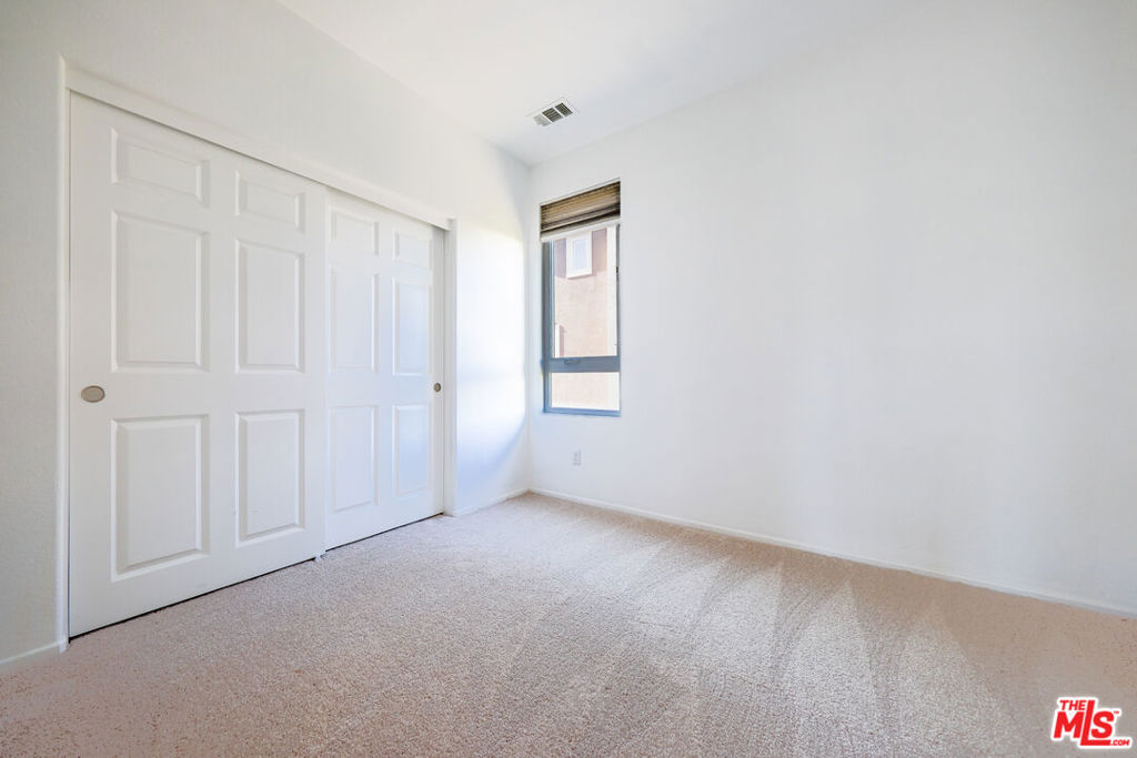 14661 Sherman Way Property Photo 20