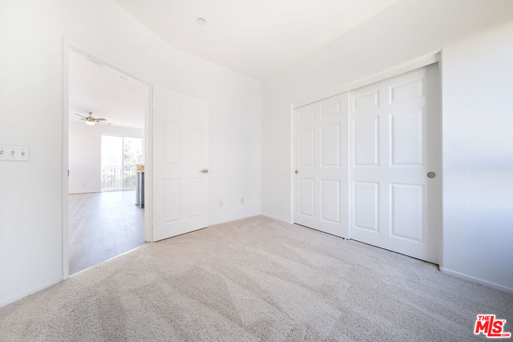 14661 Sherman Way Property Photo 21