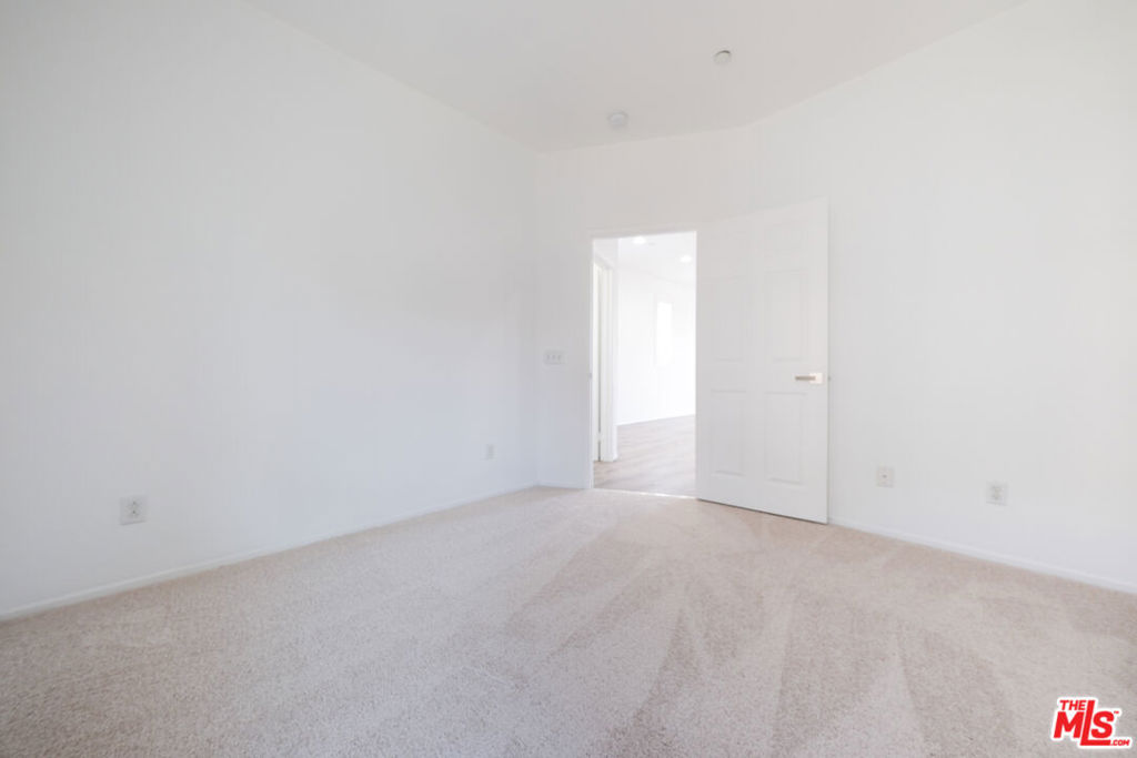 14661 Sherman Way Property Photo 22