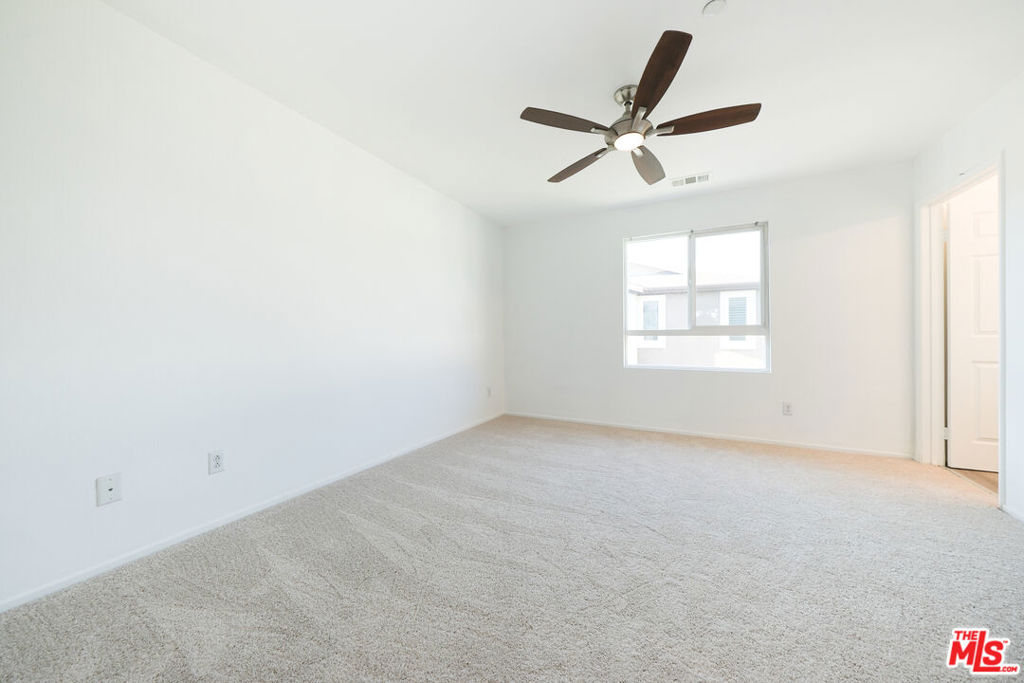 14661 Sherman Way Property Photo 24