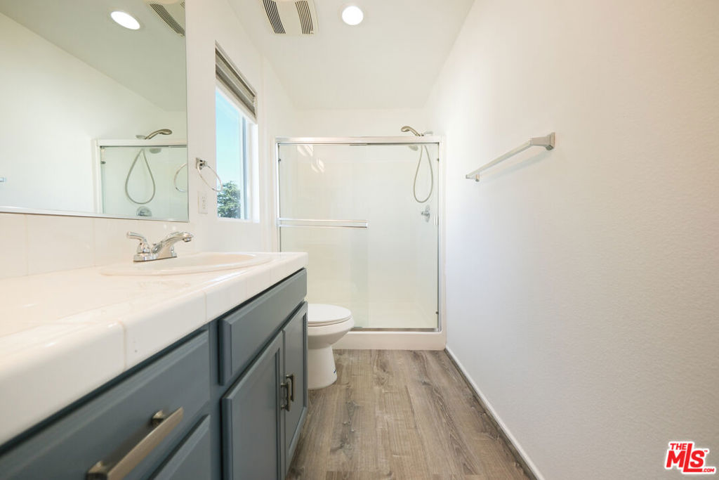 14661 Sherman Way Property Photo 28